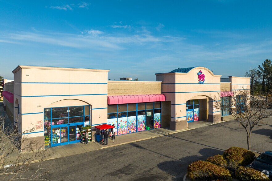 1321 W Foothill Blvd, Rialto, CA à louer - Photo principale – Image 1 sur 7