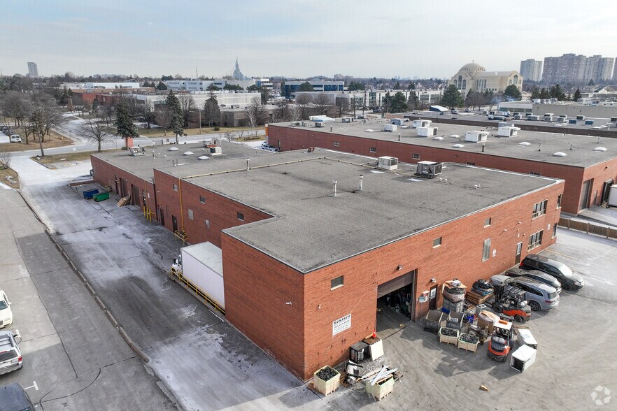 250 Ferrier St, Markham, ON à louer - Photo de l’immeuble – Image 3 sur 4