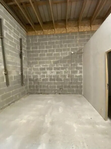 Local d’activités dans Démouville à louer - Photo intérieure – Image 2 sur 17