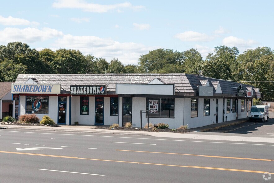 646 Route 112, Patchogue, NY à vendre - Photo de l’immeuble – Image 2 sur 23