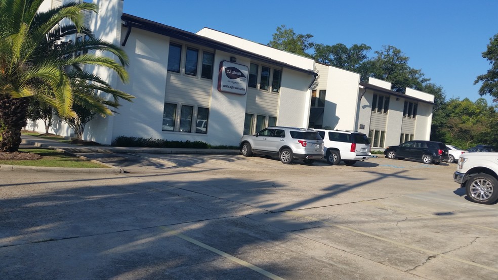 2051 Silverside Dr, Baton Rouge, LA à louer - Photo de l’immeuble – Image 2 sur 8