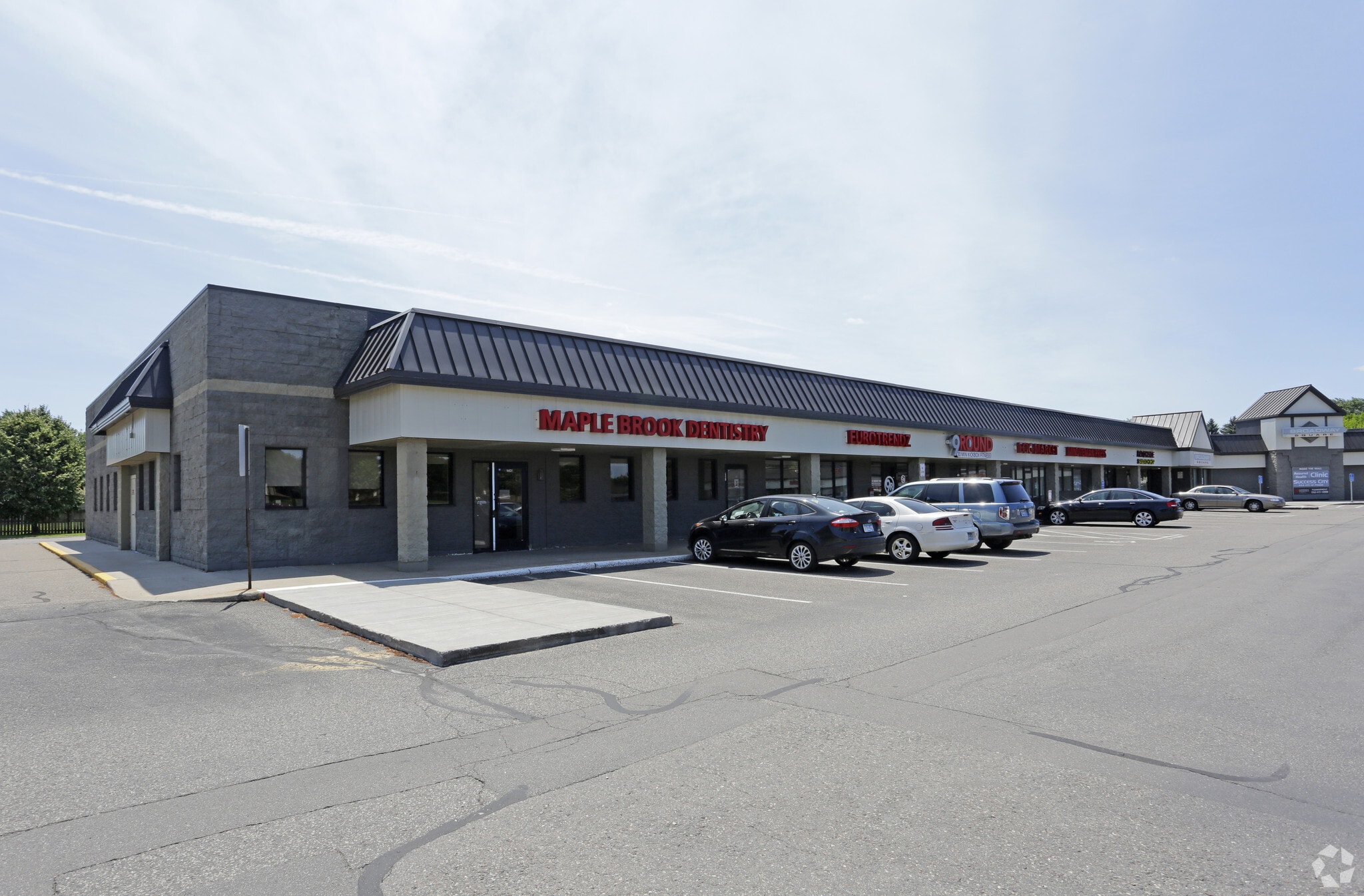 8401-8471 W Broadway Ave, Brooklyn Park, MN à louer Photo principale– Image 1 sur 13