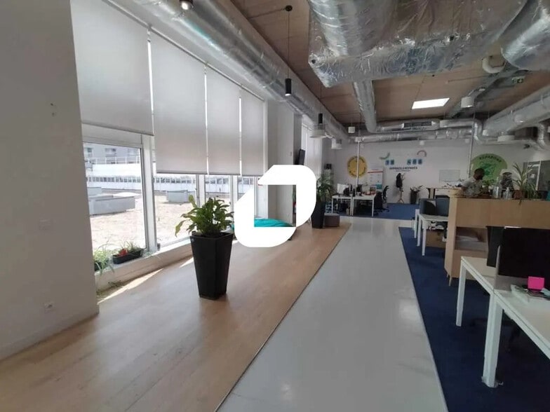 Bureau dans Montreuil à louer - Photo de l’immeuble – Image 1 sur 15