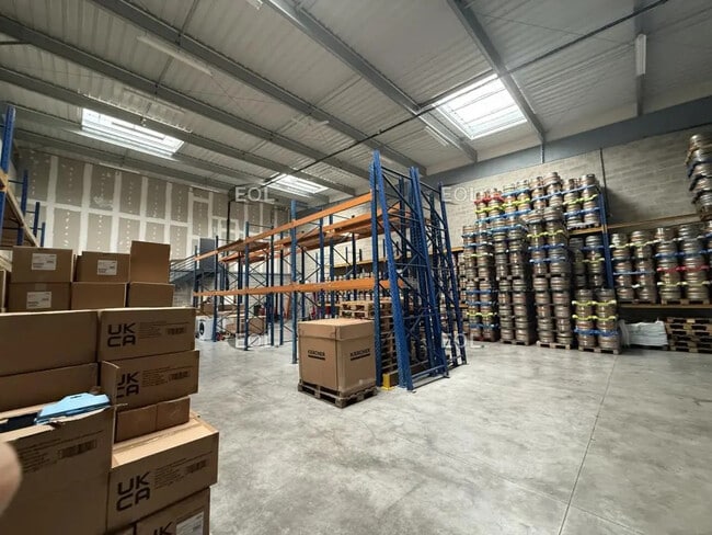 Plus de détails pour Local d’activités à vendre