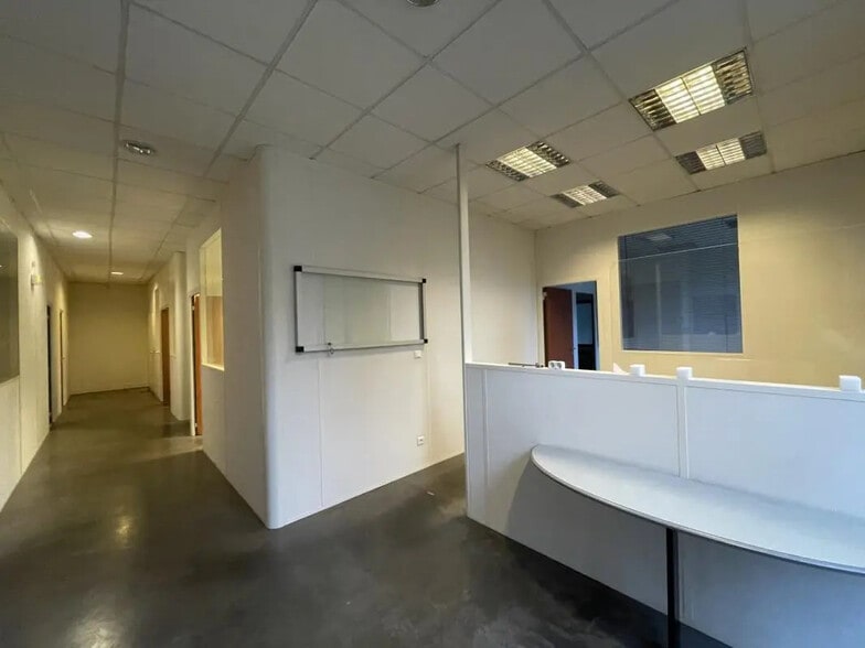 Bureau dans Louviers à louer - Photo intérieure – Image 2 sur 8