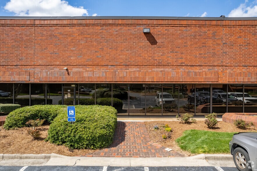 5300 Oakbrook Pky, Norcross, GA à louer - Photo de l’immeuble – Image 3 sur 7