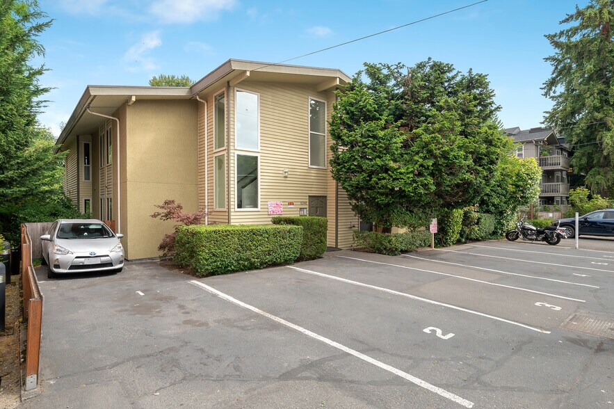 12348 33rd Ave NE, Seattle, WA à vendre - Photo de l’immeuble – Image 2 sur 15