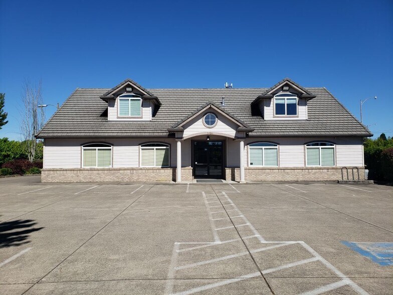 2053 Laura St, Springfield, OR à louer - Photo de l’immeuble – Image 1 sur 8
