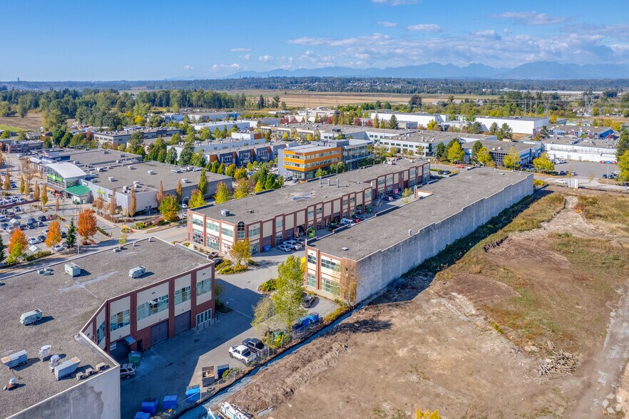 17750 65A Av, Surrey, BC à vendre - Aérien – Image 2 sur 3