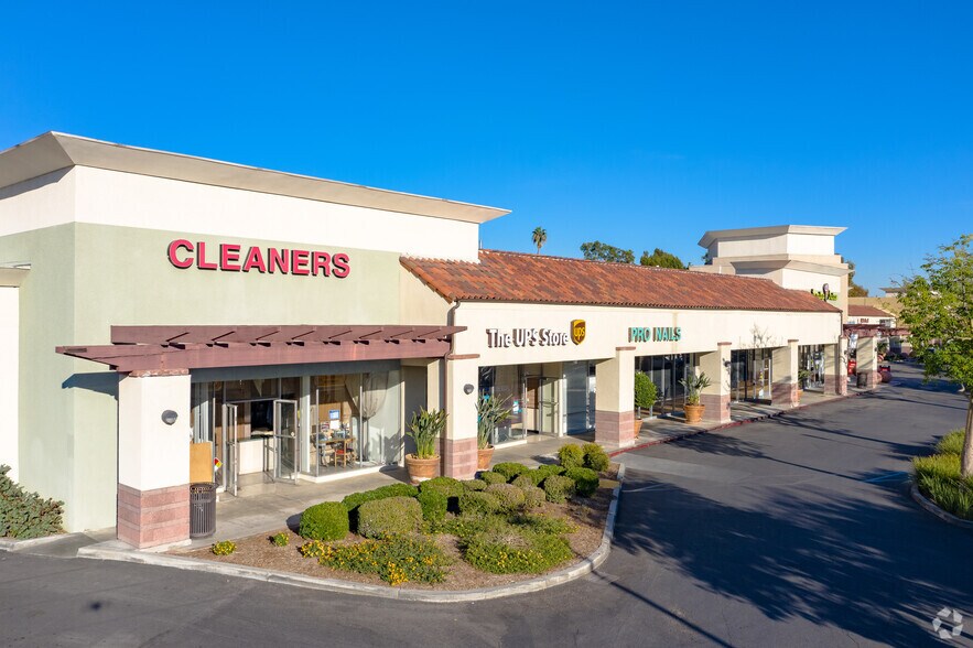 257-325 N Rosemead Blvd, Pasadena, CA à louer - Photo principale – Image 1 sur 7
