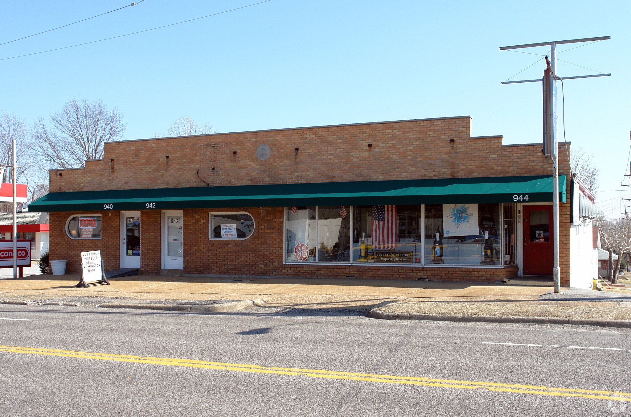 940-944 Lemay Ferry Rd, Saint Louis, MO à louer Photo principale– Image 1 sur 3