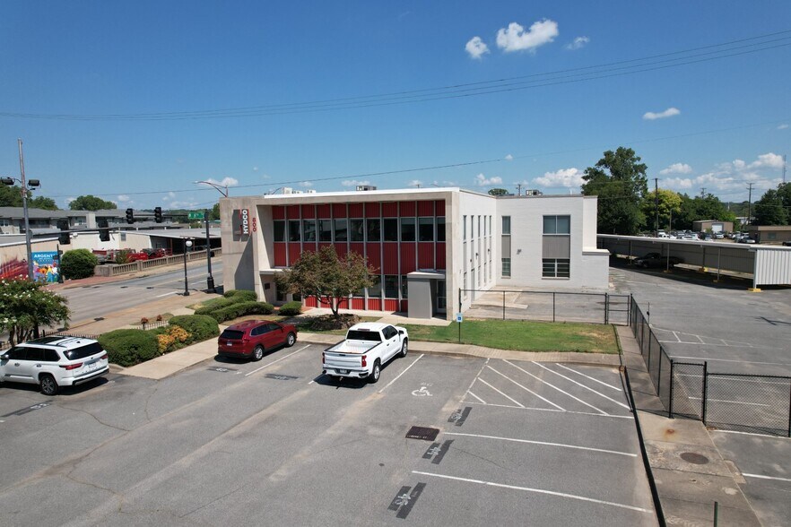 800 Main St, North Little Rock, AR à louer - Photo de l’immeuble – Image 1 sur 5