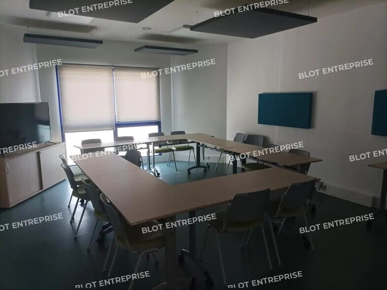 Bureau dans Saint-Brieuc à louer - Photo de l’immeuble – Image 1 sur 10