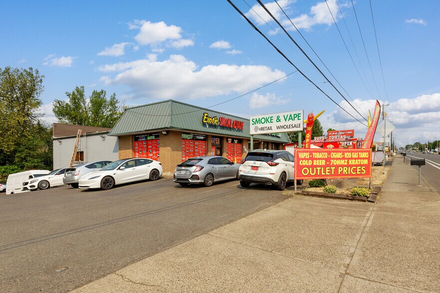 17635 SE McLoughlin Blvd, Milwaukie, OR à vendre - Photo de l’immeuble – Image 1 sur 18