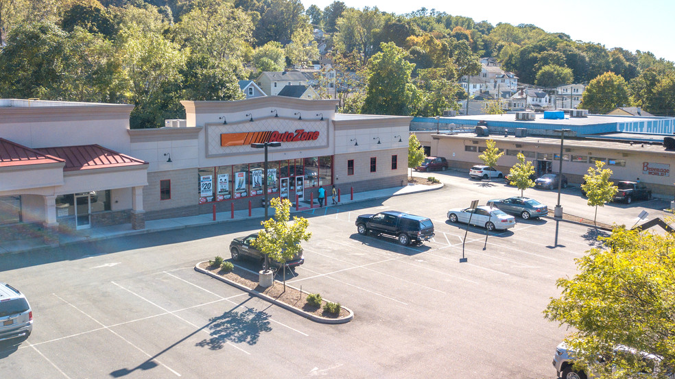 1721 Main St, Peekskill, NY à vendre - Photo de l’immeuble – Image 1 sur 14