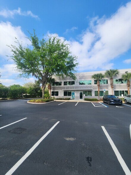 6457 Hazeltine National Dr, Orlando, FL à vendre - Photo intérieure – Image 2 sur 98