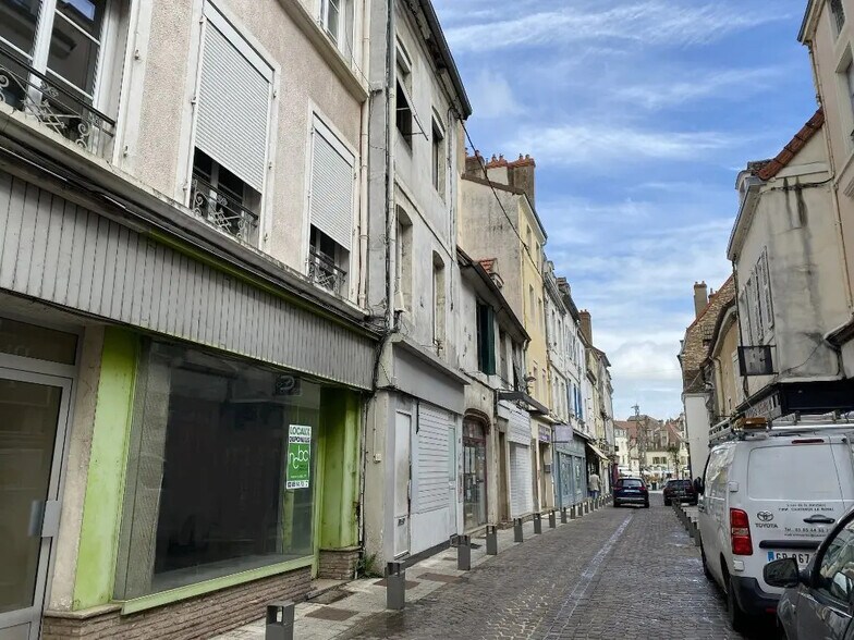 Local commercial dans Chalon-sur-Saône à louer - Photo de l’immeuble – Image 1 sur 3