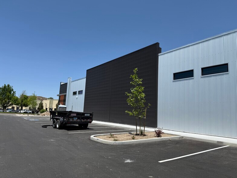 9570 Prototype Ct, Reno, NV à louer - Photo de l’immeuble – Image 2 sur 7