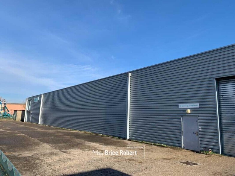 Bureau dans Chassieu à louer - Photo de l’immeuble – Image 2 sur 10