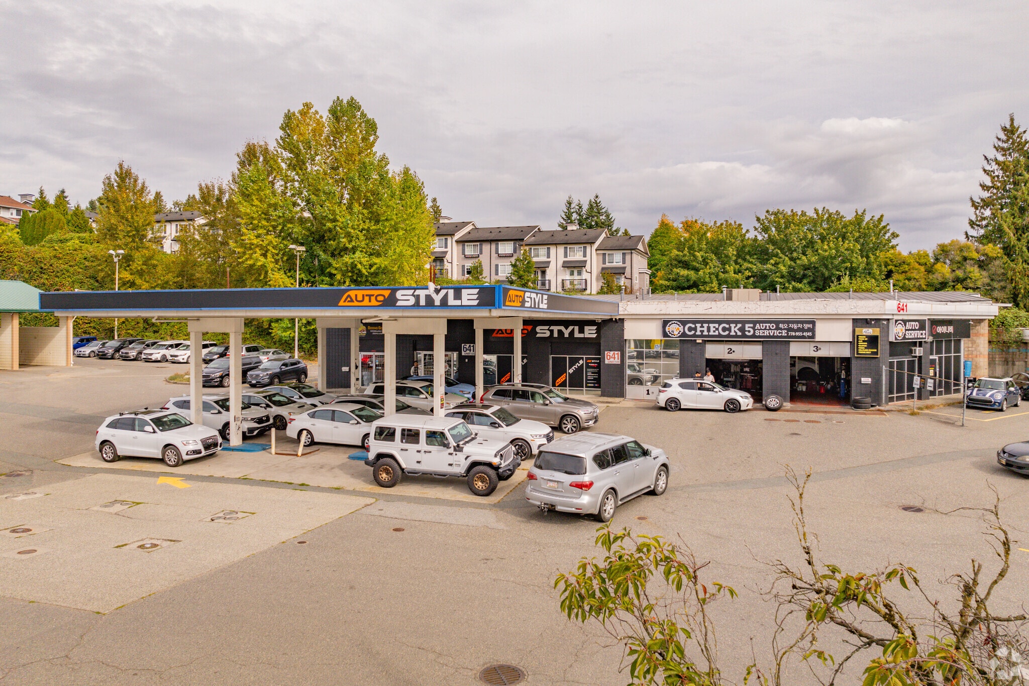 641 Lougheed Hwy, Coquitlam, BC à louer Photo principale– Image 1 sur 3