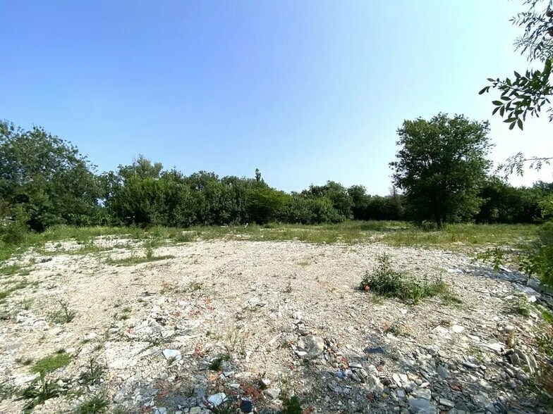 Terrain dans La Roquette-sur-Siagne à louer - Photo de l’immeuble – Image 1 sur 3