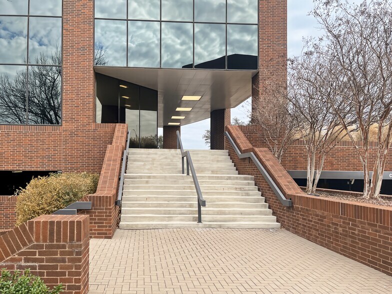 5605 N MacArthur Blvd, Irving, TX à louer - Photo intérieure – Image 3 sur 14