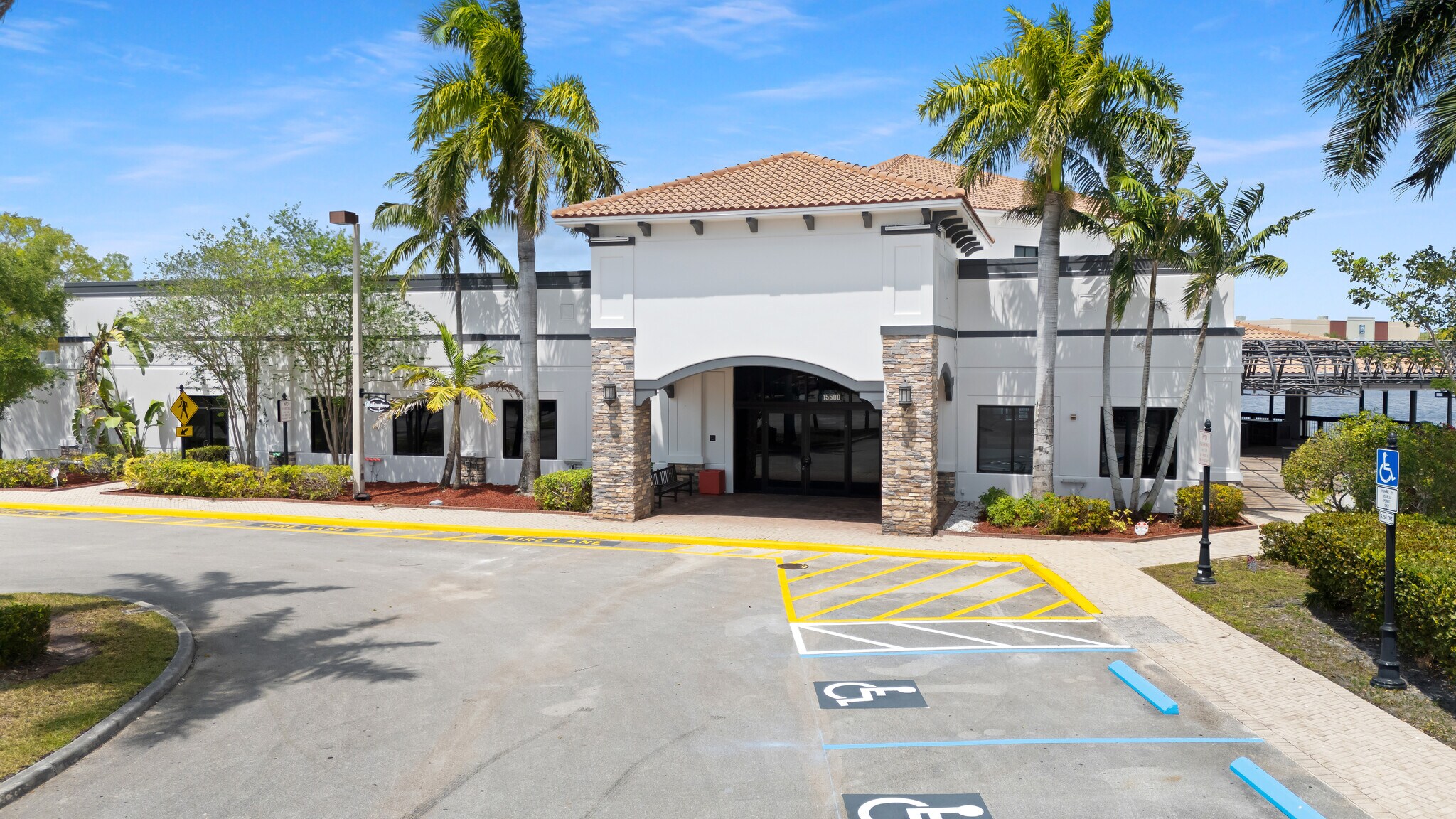 15500 SW 29th St, Miramar, FL à louer Photo principale– Image 1 sur 31