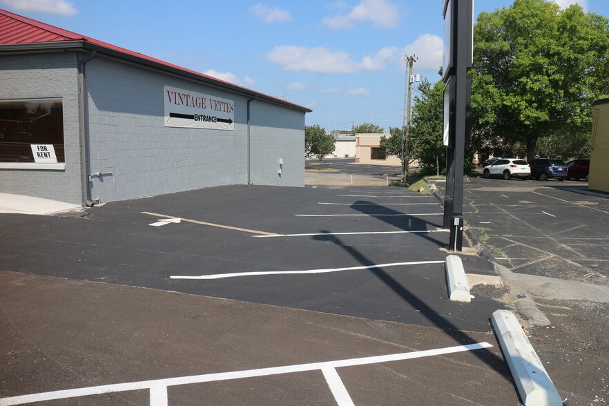 509 Memorial Blvd, Murfreesboro, TN à louer - Photo de l’immeuble – Image 3 sur 15