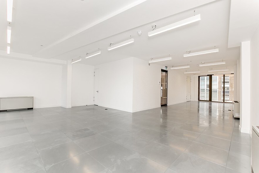 18 Wells St, Londres à louer - Photo de l’immeuble – Image 2 sur 5