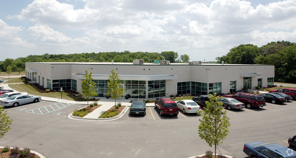 N56W24879 N Corporate Cir, Sussex, WI à vendre - Photo principale – Image 2 sur 5