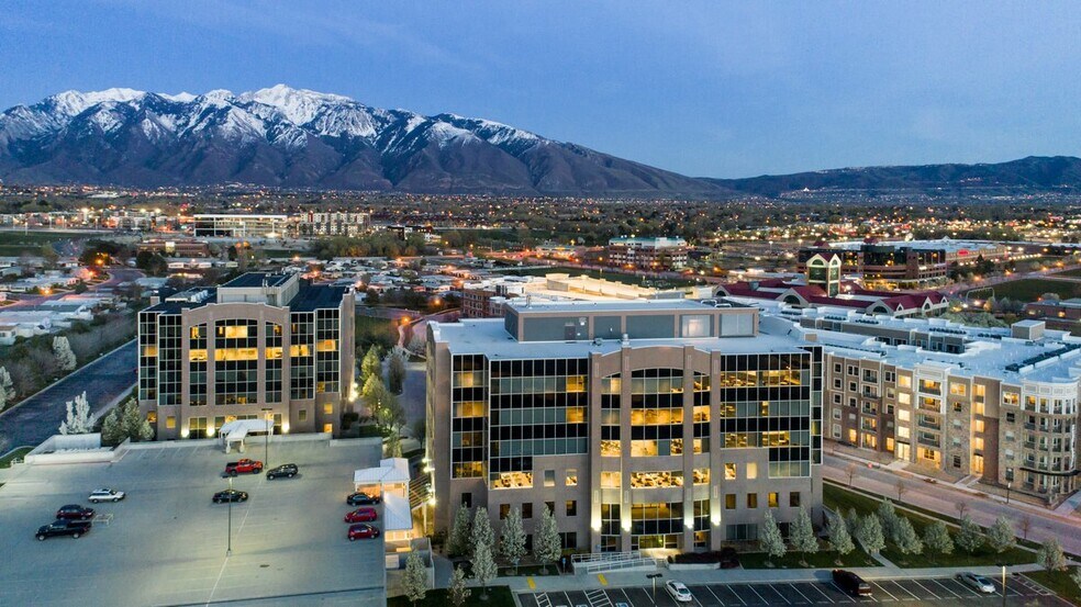 150 W Civic Center Dr, Sandy, UT à louer - Photo de l’immeuble – Image 2 sur 16