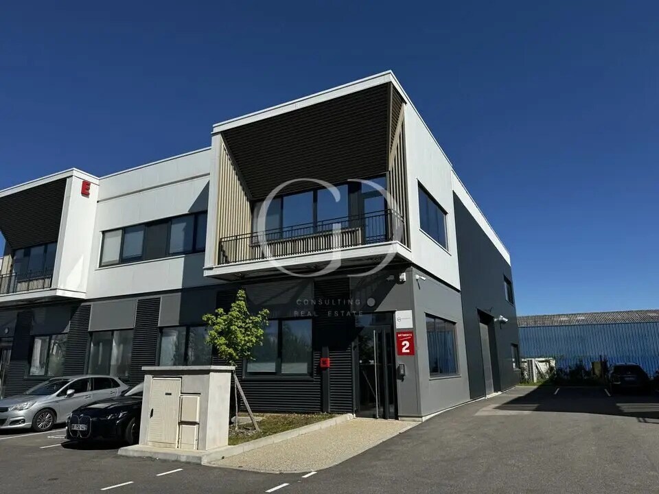 92 Avenue Du Progrès, Chassieu à vendre Photo de l’immeuble– Image 1 sur 7