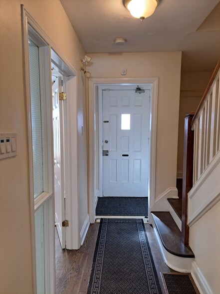 251 Bronson Av, Ottawa, ON à louer - Photo intérieure – Image 2 sur 6