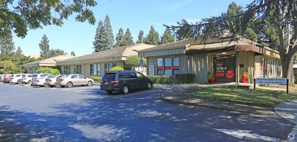 5167 Clayton Rd, Concord, CA à louer - Photo de l’immeuble – Image 1 sur 4