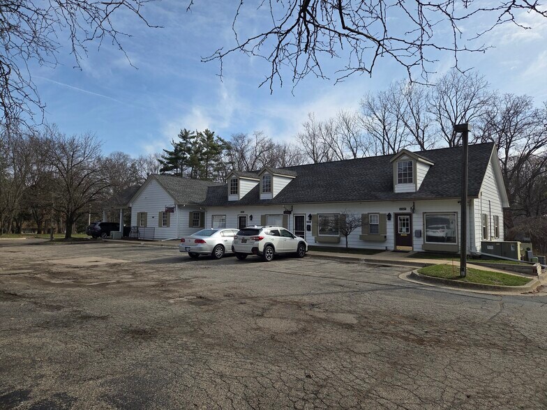 3303-3331 Greenleaf Blvd, Kalamazoo, MI à louer - Photo de l’immeuble – Image 2 sur 7