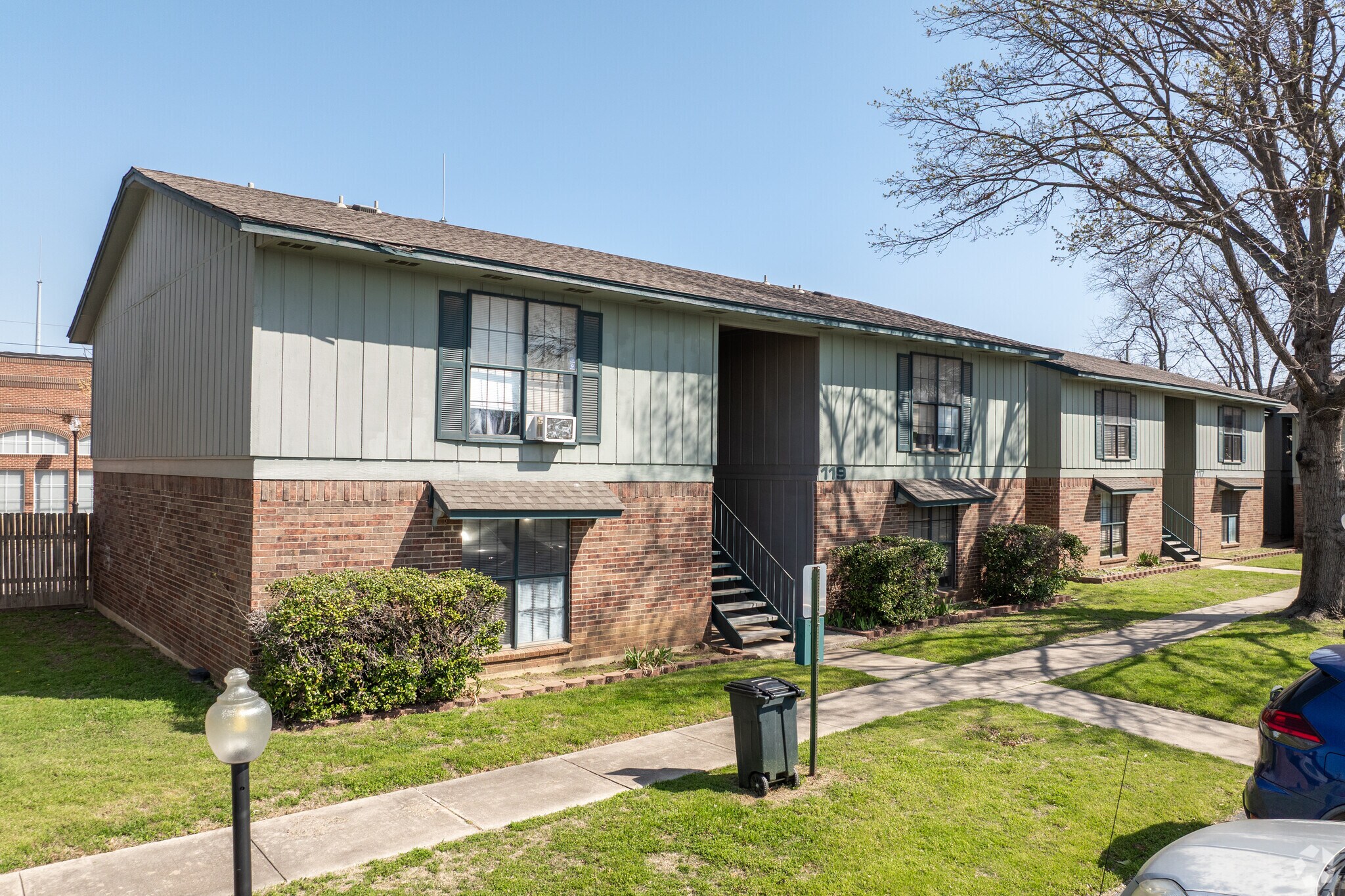 101-121 S Bonnie Brae St, Denton, TX à vendre Photo principale– Image 1 sur 20