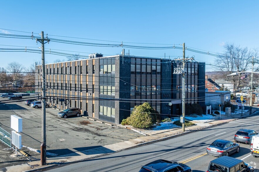 2444 Morris Ave, Union Township, NJ à louer - Photo de l’immeuble – Image 1 sur 13