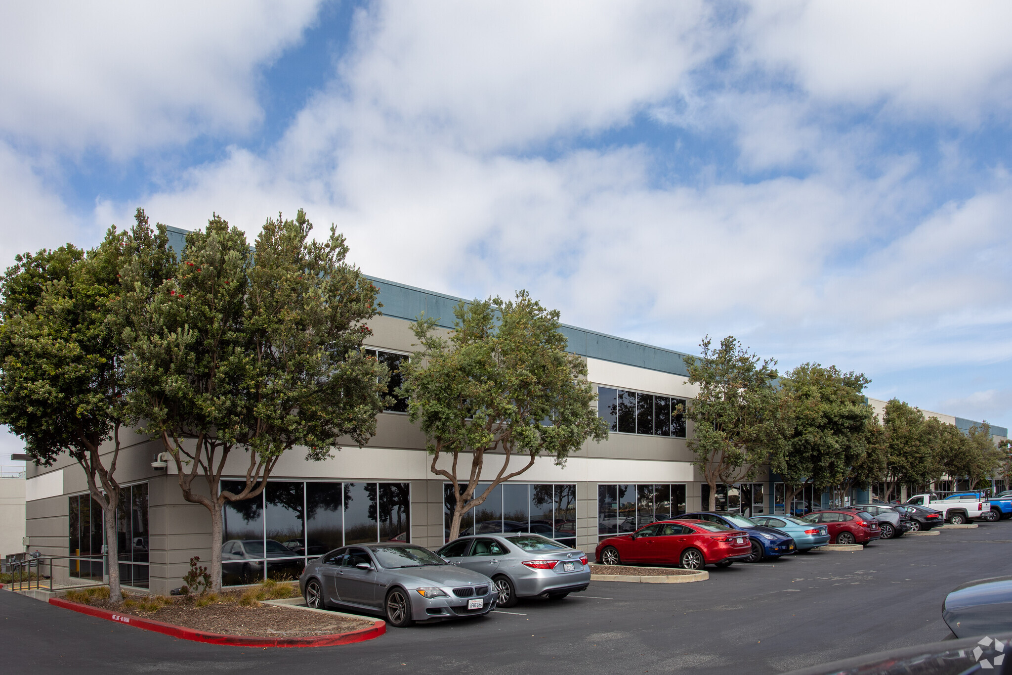 280 Utah Ave, South San Francisco, CA à louer Photo de l’immeuble– Image 1 sur 6