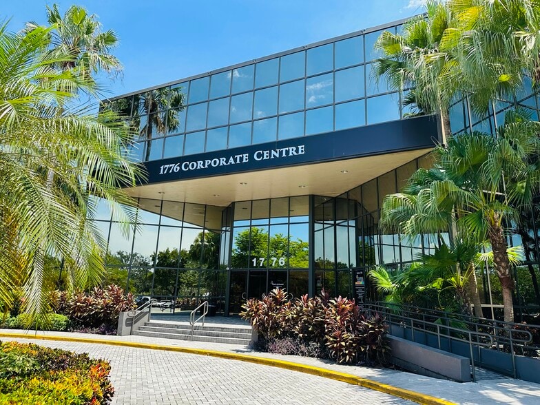 1776 N Pine Island Rd, Plantation, FL à louer - Photo de l’immeuble – Image 2 sur 11