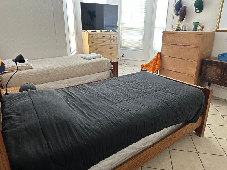 2212 E 19th St, Oakland, CA à vendre - Photo intérieure – Image 3 sur 5