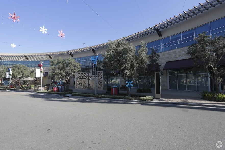 Ventura Fwy, Oxnard, CA à louer - Photo principale – Image 1 sur 8