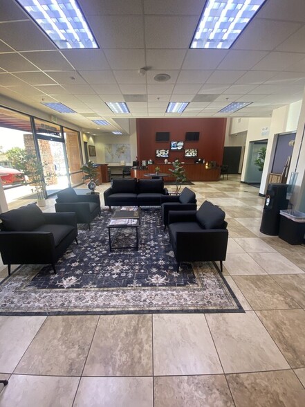 12189 7th St, Yucaipa, CA à louer - Hall d’entrée – Image 3 sur 6