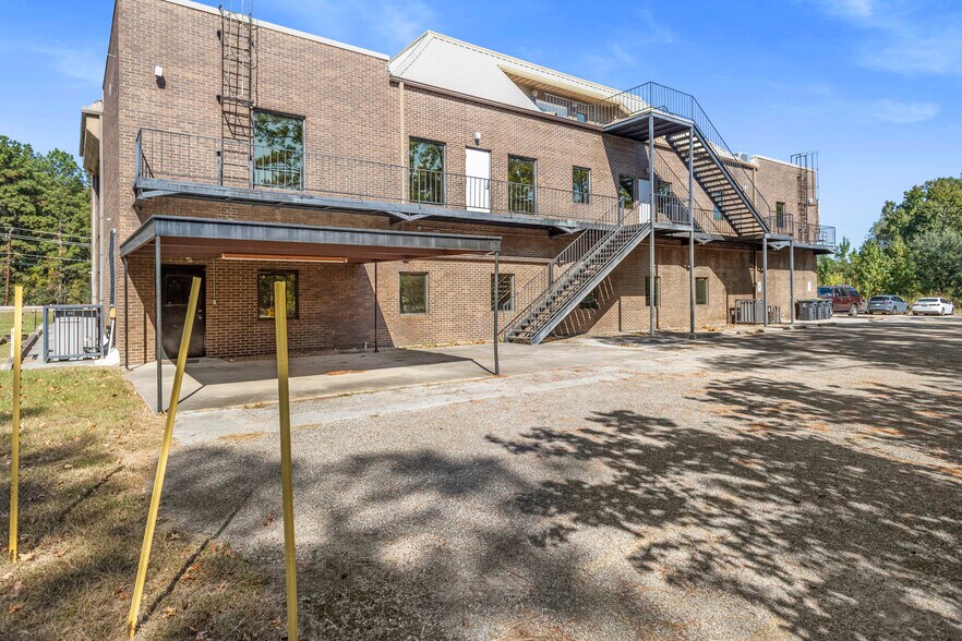 610 N Tx-336-loop E, Conroe, TX à louer - Photo de l’immeuble – Image 2 sur 7