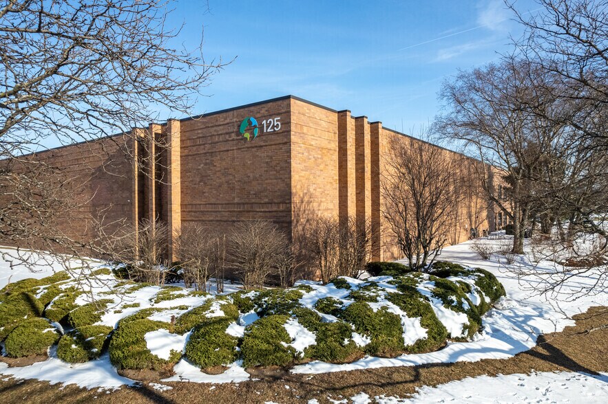 125 E Union Ave, East Rutherford, NJ à louer - Photo de l’immeuble – Image 2 sur 4
