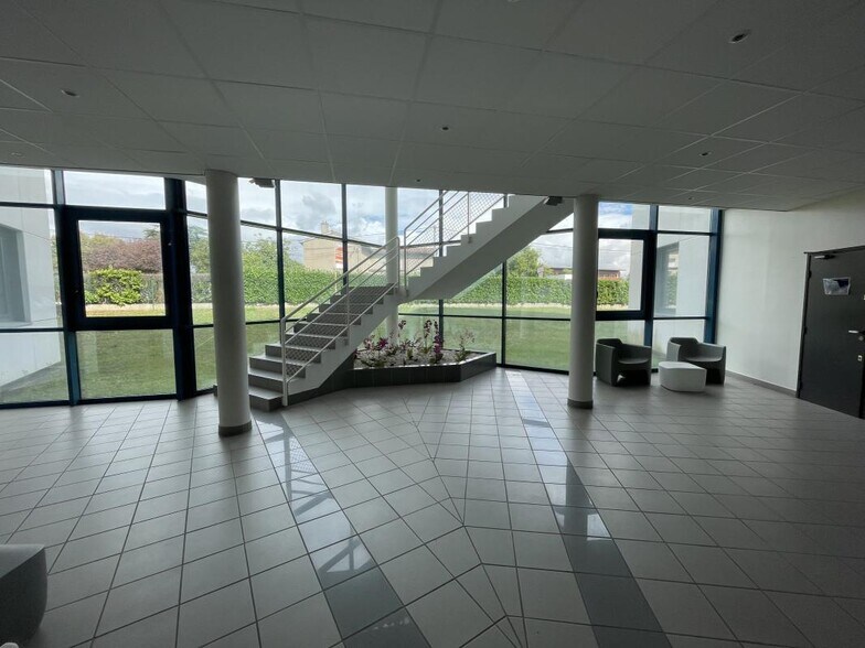 3 Allée Du Moulin Berger, Écully à louer - Hall d’entrée – Image 2 sur 12