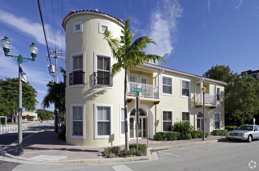 95 NE 4th Ave, Delray Beach, FL à louer - Photo principale – Image 2 sur 17