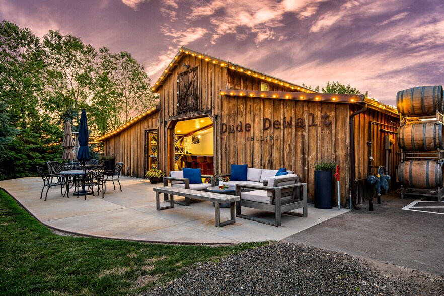 5446 N 16 Hwy, Eagle, ID à vendre - Photo principale – Image 1 sur 16