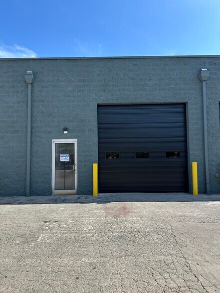 6401 N Tryon St, Charlotte, NC à louer - Photo de l’immeuble – Image 2 sur 8