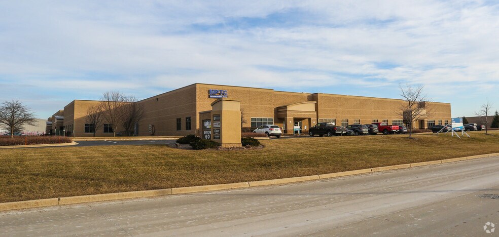 N173W21010 Northwest Passage Way, Jackson, WI à louer - Photo de l’immeuble – Image 2 sur 23