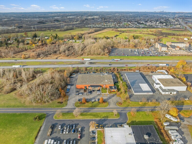 50 Thruway Park Dr, Henrietta, NY à vendre - Photo de l’immeuble – Image 2 sur 4